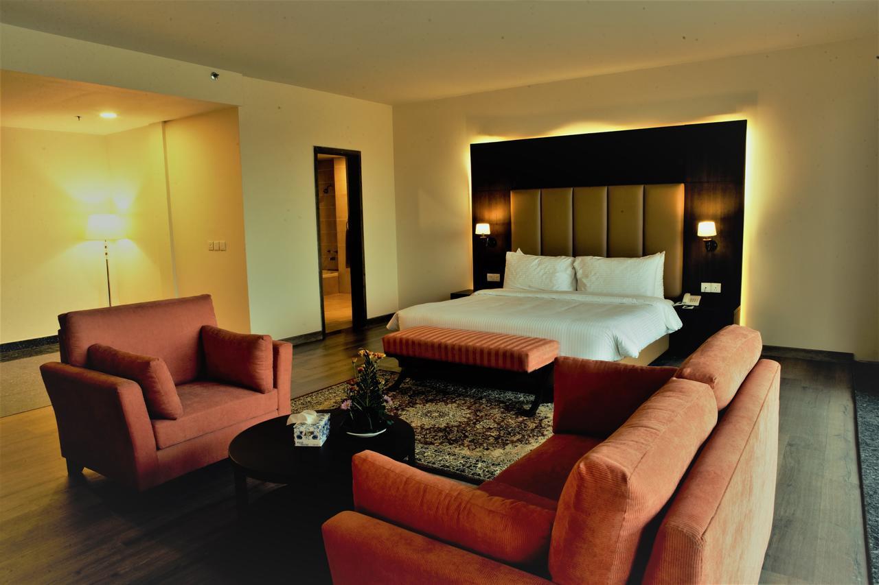 Defence Raya Golf & Country Club Hotel Lahore Bagian luar foto